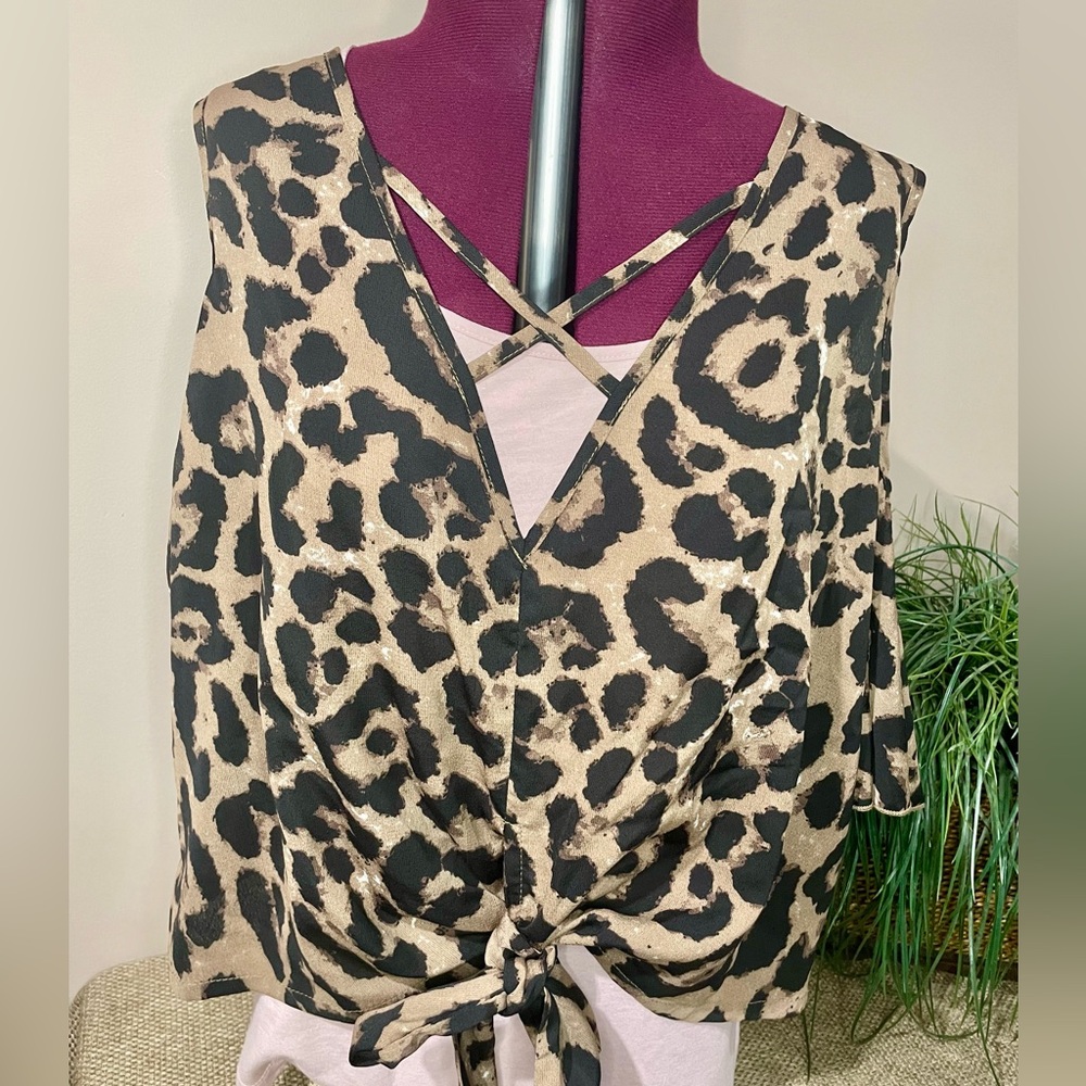 SHEIN Leopard Print Tie-Front Cropped Top w/crisscross strap and v neck size 1XL